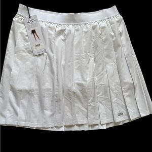 New ALO Yoga Women's Pleated White Mini Skirt